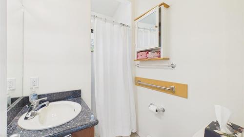 5740 Kennedy Road, Cranbrook, BC - Indoor Photo Showing Bathroom