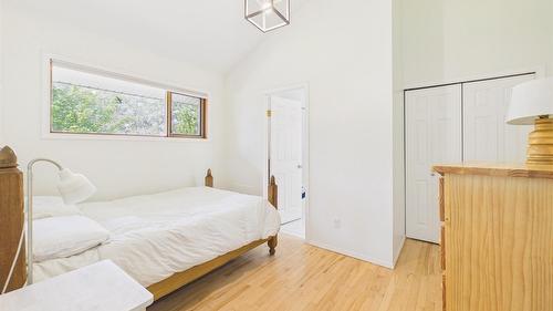 5740 Kennedy Road, Cranbrook, BC - Indoor Photo Showing Bedroom