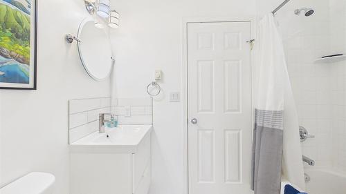 5740 Kennedy Road, Cranbrook, BC - Indoor Photo Showing Bathroom