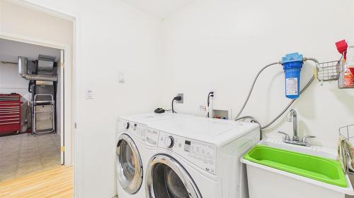 5740 Kennedy Road, Cranbrook, BC - Indoor Photo Showing Laundry Room