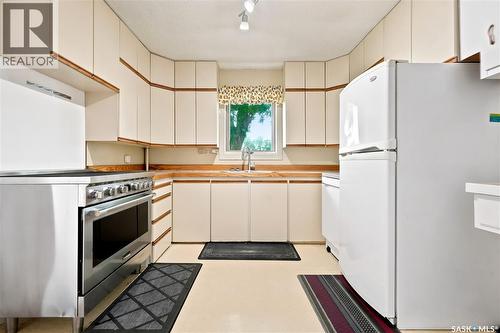 54 Hill Street, Eyebrow, SK - Indoor Photo Showing Kitchen