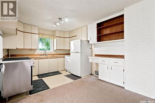 54 Hill Street, Eyebrow, SK - Indoor Photo Showing Kitchen