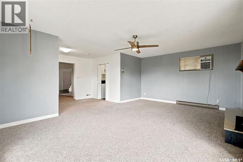 54 Hill Street, Eyebrow, SK - Indoor Photo Showing Other Room