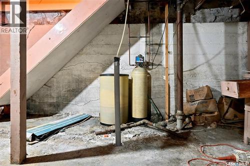 54 Hill Street, Eyebrow, SK - Indoor Photo Showing Basement
