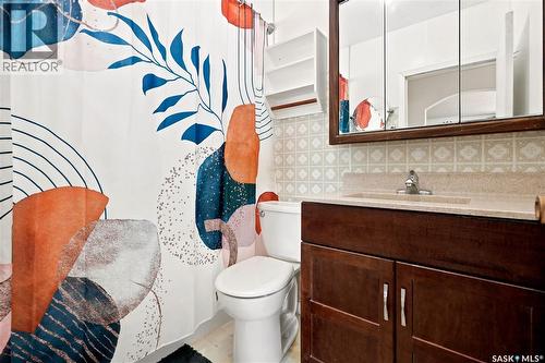54 Hill Street, Eyebrow, SK - Indoor Photo Showing Bathroom
