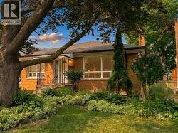 20 LLOYD MANOR Road Etobicoke, ON M9B 5H6