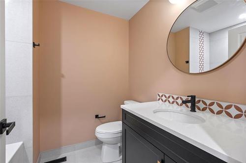 8436 Roblin Blvd, Headingley, MB - Indoor Photo Showing Bathroom