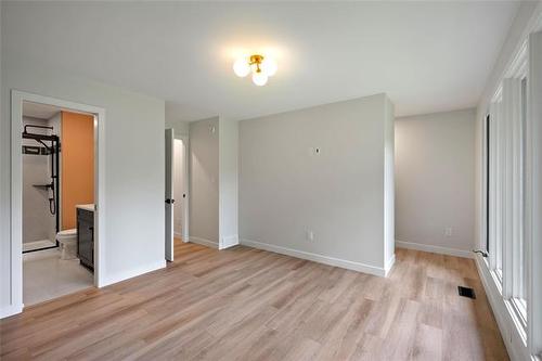 8436 Roblin Blvd, Headingley, MB - Indoor Photo Showing Other Room