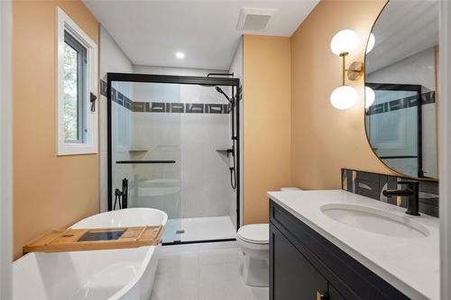 8436 Roblin Blvd, Headingley, MB - Indoor Photo Showing Bathroom