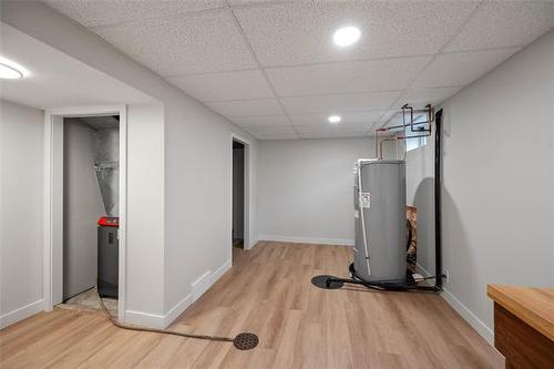 8436 Roblin Blvd, Headingley, MB - Indoor