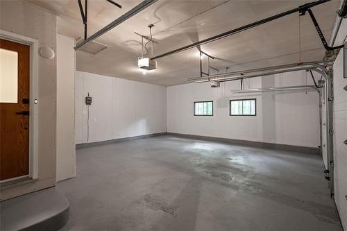 8436 Roblin Blvd, Headingley, MB - Indoor Photo Showing Garage