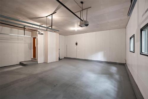 8436 Roblin Blvd, Headingley, MB - Indoor Photo Showing Garage