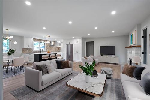 8436 Roblin Blvd, Headingley, MB - Indoor Photo Showing Living Room