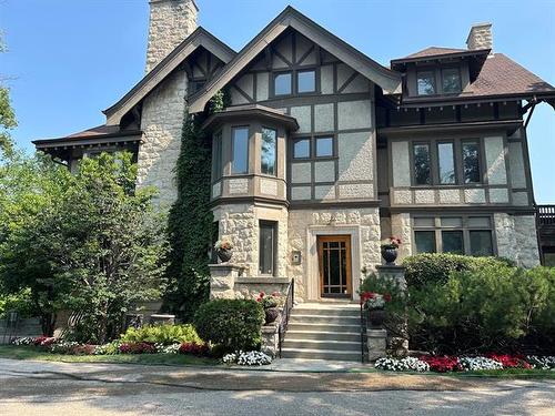 1-393 Wellington CR  Winnipeg, MB R3M 0A1
