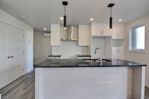Kitchen - 401-2357 Rue Harold-Cooke, Sherbrooke (Les Nations), QC - Indoor Photo Showing Kitchen With Upgraded Kitchen