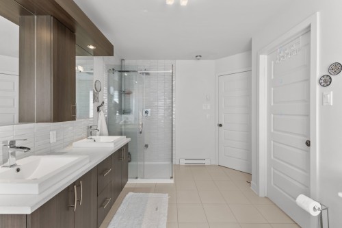 Bathroom - 333 Rue Claude-Léveillée, Vaudreuil-Dorion, QC - Indoor Photo Showing Bathroom