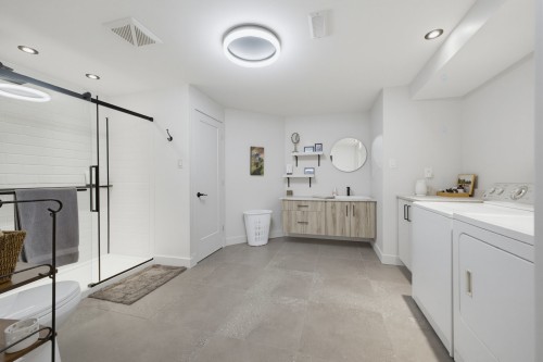 Salle de bains - 314 Av. De L'Étang, Mascouche, QC - Indoor Photo Showing Laundry Room