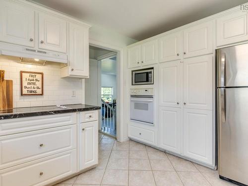 10 Brookside Avenue, Lantz, NS - Indoor Photo Showing Kitchen