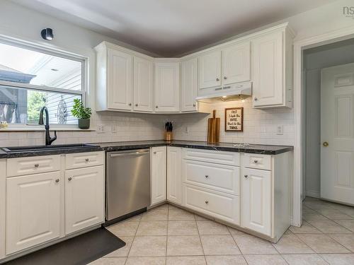 10 Brookside Avenue, Lantz, NS - Indoor Photo Showing Kitchen