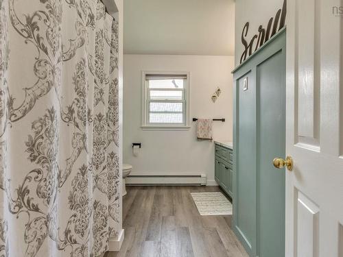 10 Brookside Avenue, Lantz, NS - Indoor Photo Showing Bathroom