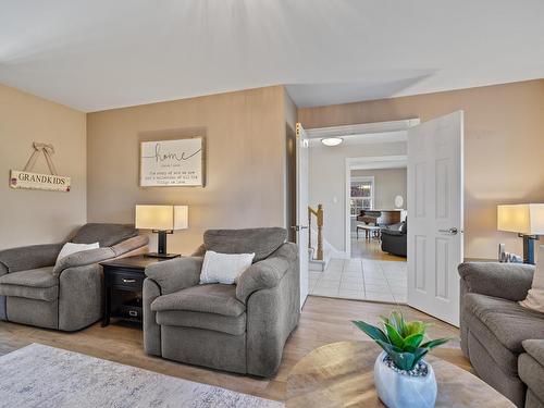 138 Cathy Drive, Cornwall, PE - Indoor Photo Showing Living Room