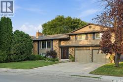 123 TRENT CRESCENT  Saskatoon, SK S7H 4V1