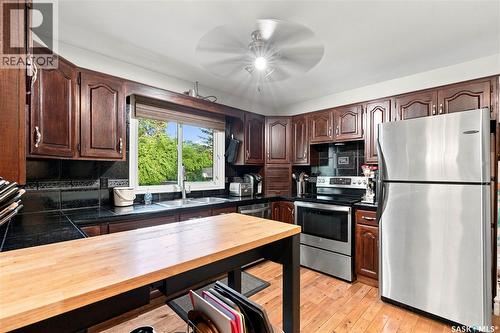 123 Trent Crescent, Saskatoon, SK - Indoor Photo Showing Kitchen With Double Sink
