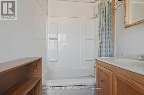 592 Fielden Avenue, Port Colborne (Main Street), ON - Indoor Photo Showing Bathroom
