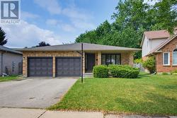 9 YARMOUTH DRIVE London East (East I), ON N5V 4T9