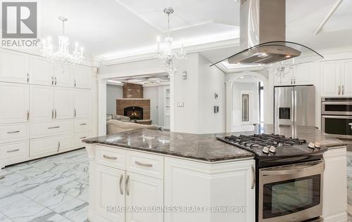 1755 Birchwood Drive, Mississauga, ON - Indoor Photo Showing Kitchen With Upgraded Kitchen