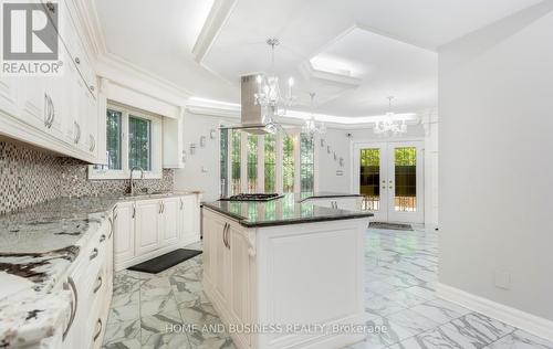 1755 Birchwood Drive, Mississauga, ON - Indoor Photo Showing Kitchen With Upgraded Kitchen