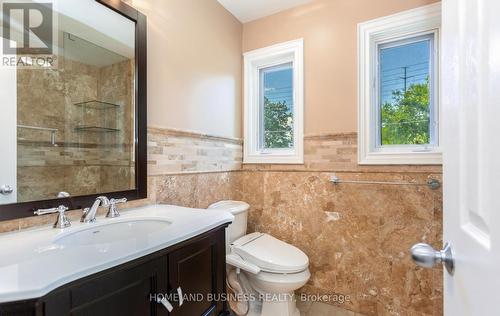 1755 Birchwood Drive, Mississauga, ON - Indoor Photo Showing Bathroom