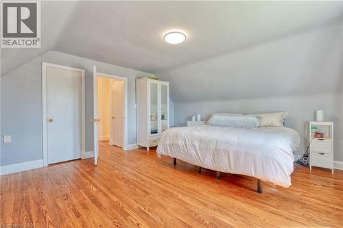 27 Delevan Crescent, Hamilton, ON - Indoor Photo Showing Bedroom