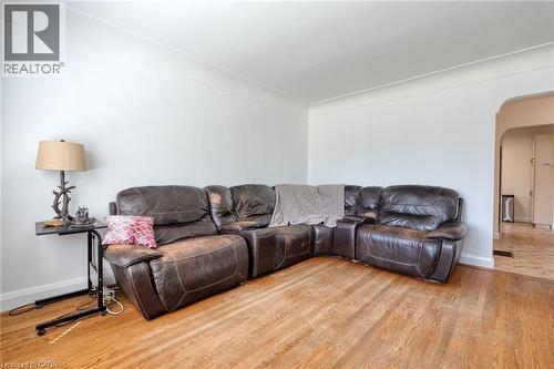 27 Delevan Crescent, Hamilton, ON - Indoor Photo Showing Living Room
