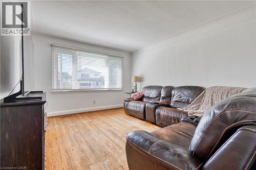 27 Delevan Crescent, Hamilton, ON - Indoor Photo Showing Living Room