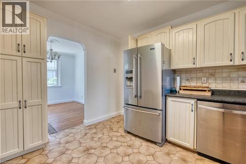 27 Delevan Crescent, Hamilton, ON - Indoor Photo Showing Kitchen