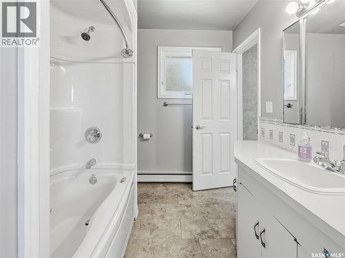 609 Railway Avenue, Balcarres, SK - Indoor Photo Showing Bathroom