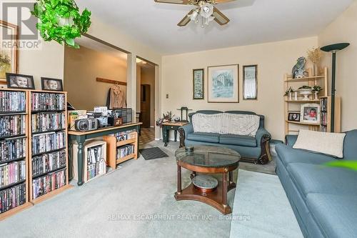 641 Limeridge Road E, Hamilton, ON - Indoor Photo Showing Living Room