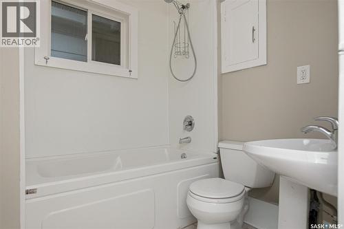 3621 Dewdney Avenue, Regina, SK - Indoor Photo Showing Bathroom
