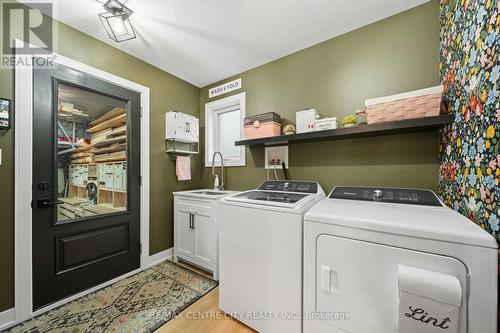 Luxurious laundry room - 76 Styles Drive, St. Thomas, ON - Indoor Photo Showing Laundry Room
