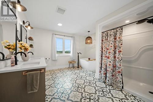 Beautiful tiled ensuite - 76 Styles Drive, St. Thomas, ON - Indoor Photo Showing Bathroom