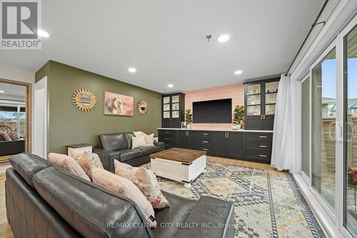 Living Room with lots of cabinetry - 76 Styles Drive, St. Thomas, ON - Indoor