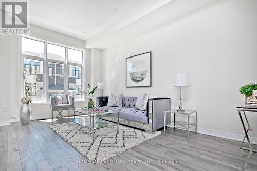 33 KAHSHE LANE  Richmond Hill, ON L4S 0N7