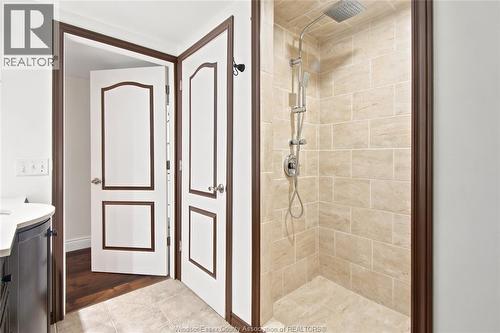 6 Joaney Lane, Cottam, ON - Indoor Photo Showing Bathroom