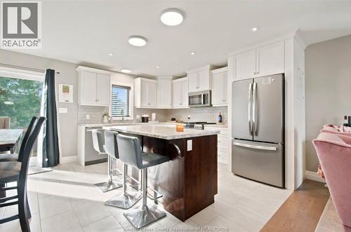 6 Joaney Lane, Cottam, ON - Indoor Photo Showing Kitchen With Upgraded Kitchen