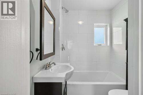 149 Lottridge Street, Hamilton, ON - Indoor Photo Showing Bathroom