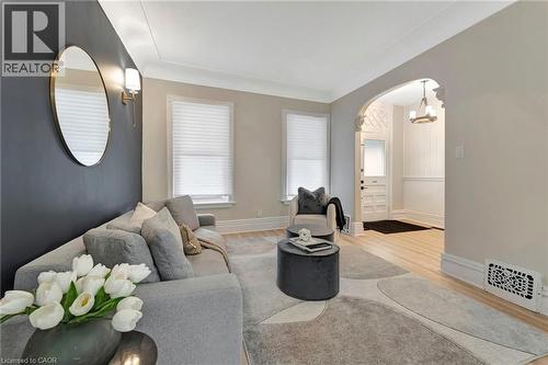 142 Sanford Avenue N, Hamilton, ON - Indoor Photo Showing Other Room