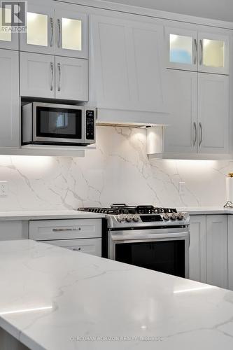 305 Blair Creek Drive, Kitchener, ON - Indoor Photo Showing Kitchen With Upgraded Kitchen