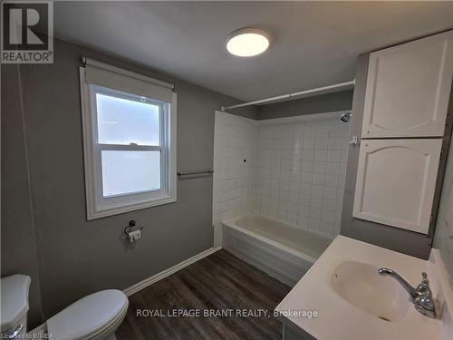 109 Sydenham Street, Brantford, ON - Indoor Photo Showing Bathroom
