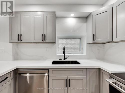 67 Cope Street, Hamilton, ON - Indoor Photo Showing Kitchen